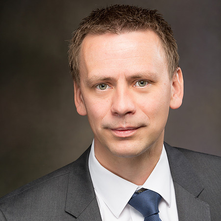 HEADSHOTS-Kristian-Square-WebSize-5
